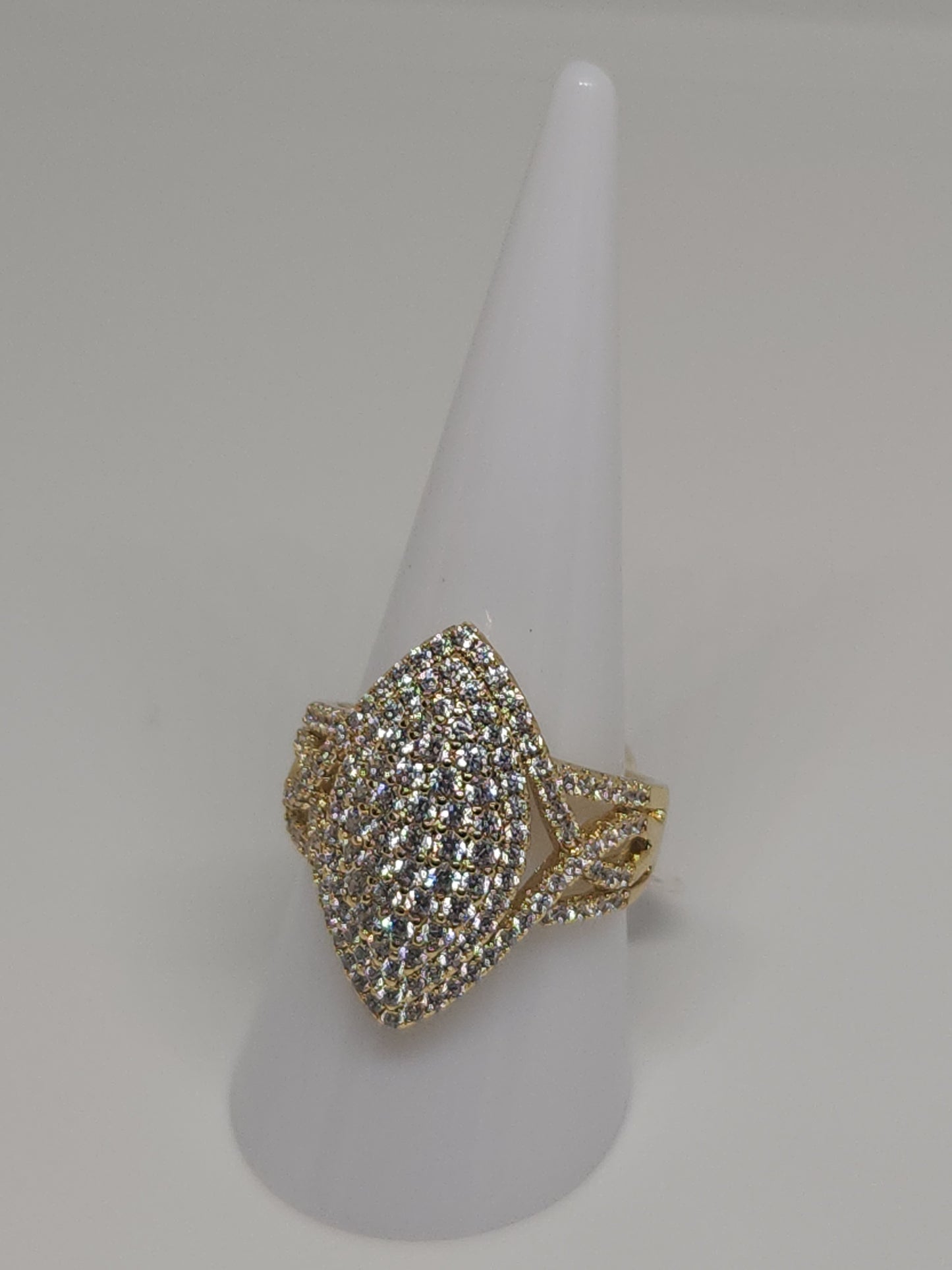 Anillo en forma de Almendra