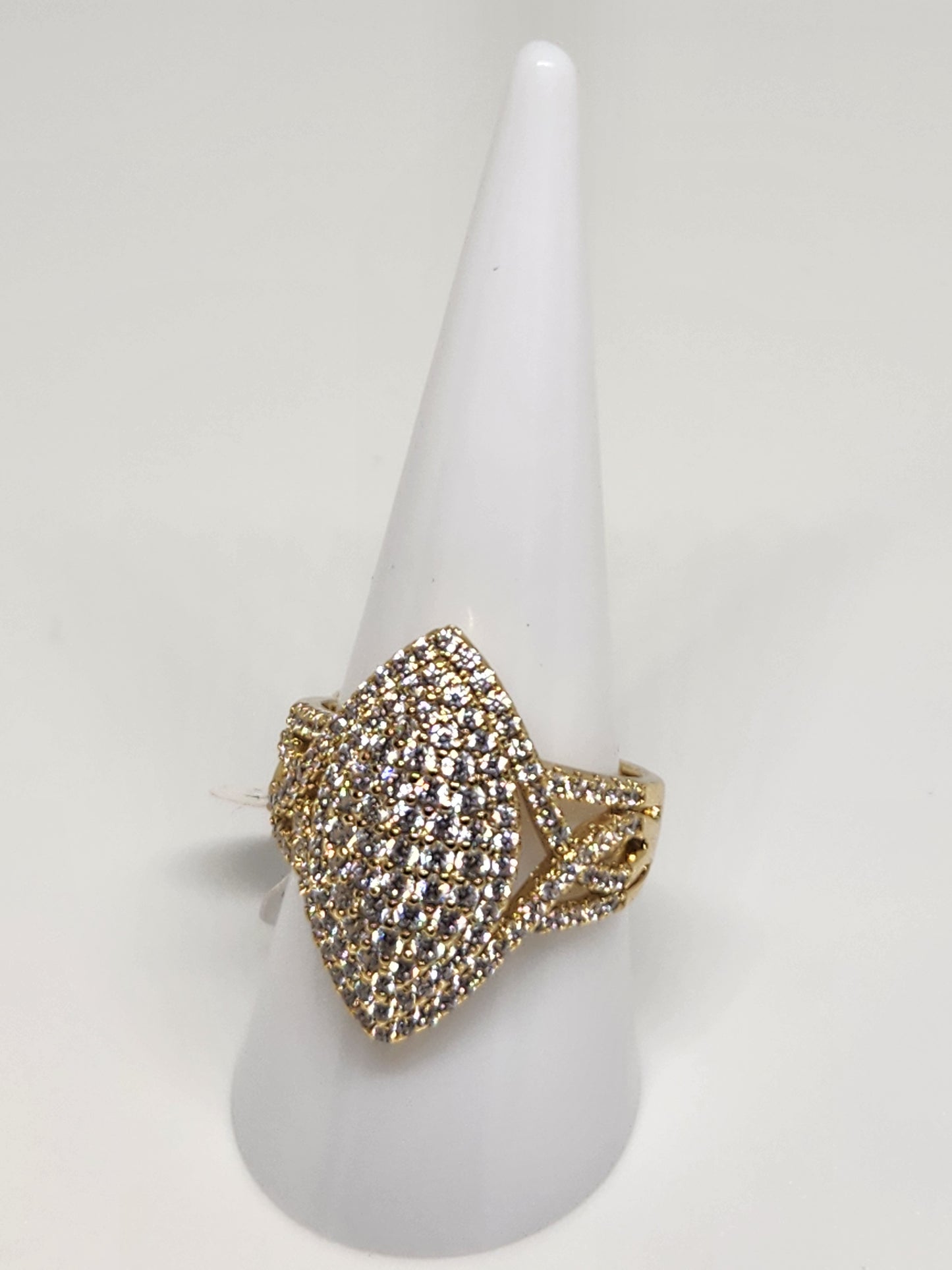 Anillo en forma de Almendra