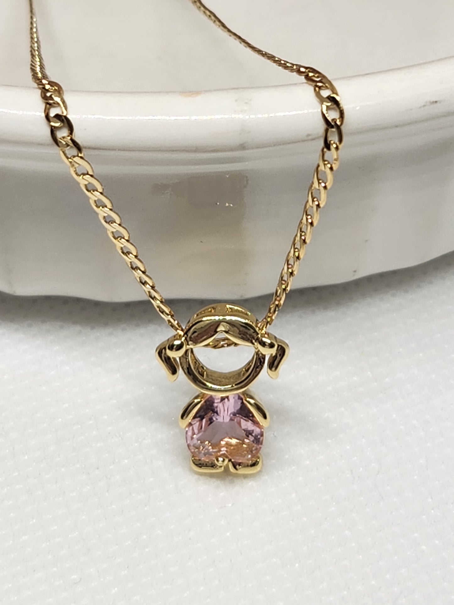 Cadena cubana con colgante de niño o niña