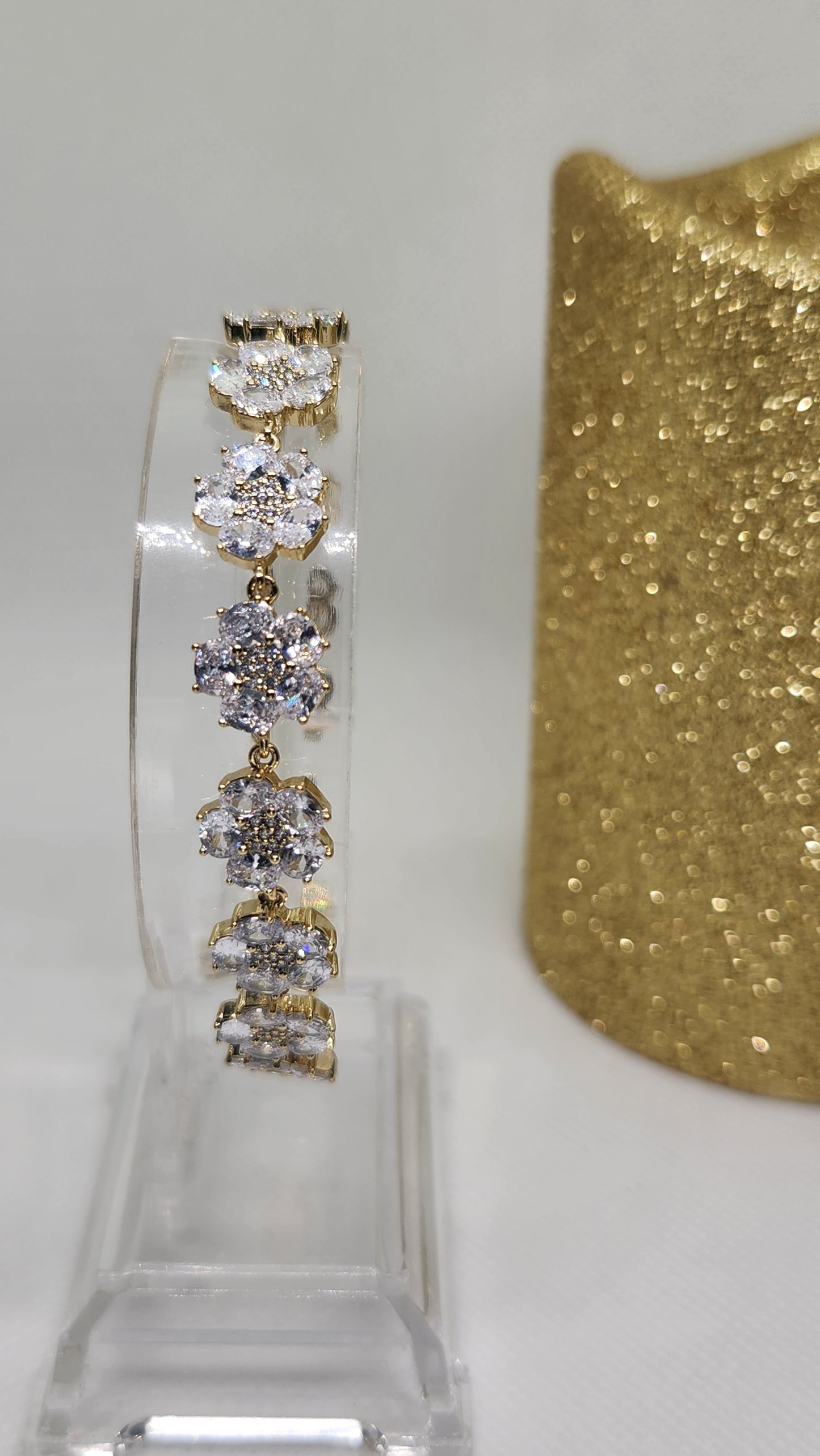 Pulsera con zirconias en forma de flor