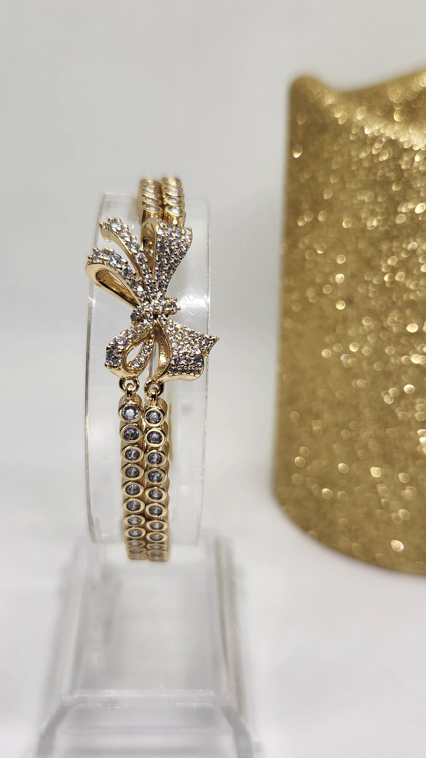 Pulsera con Lazo cubierto de zirconias