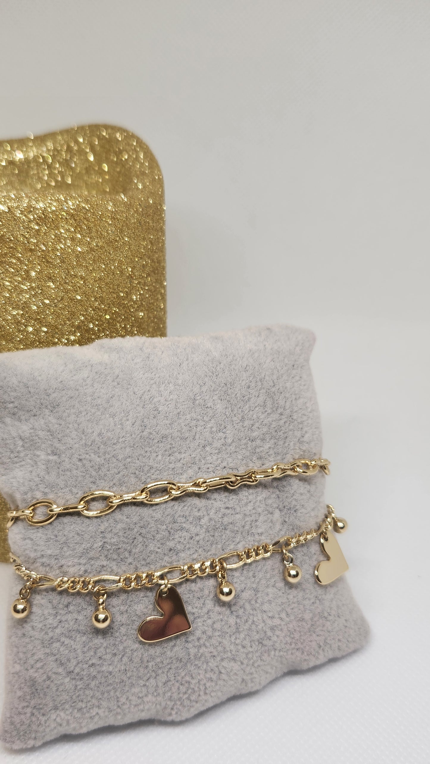 Pulsera doble con colgantes de balincito y corazón liso