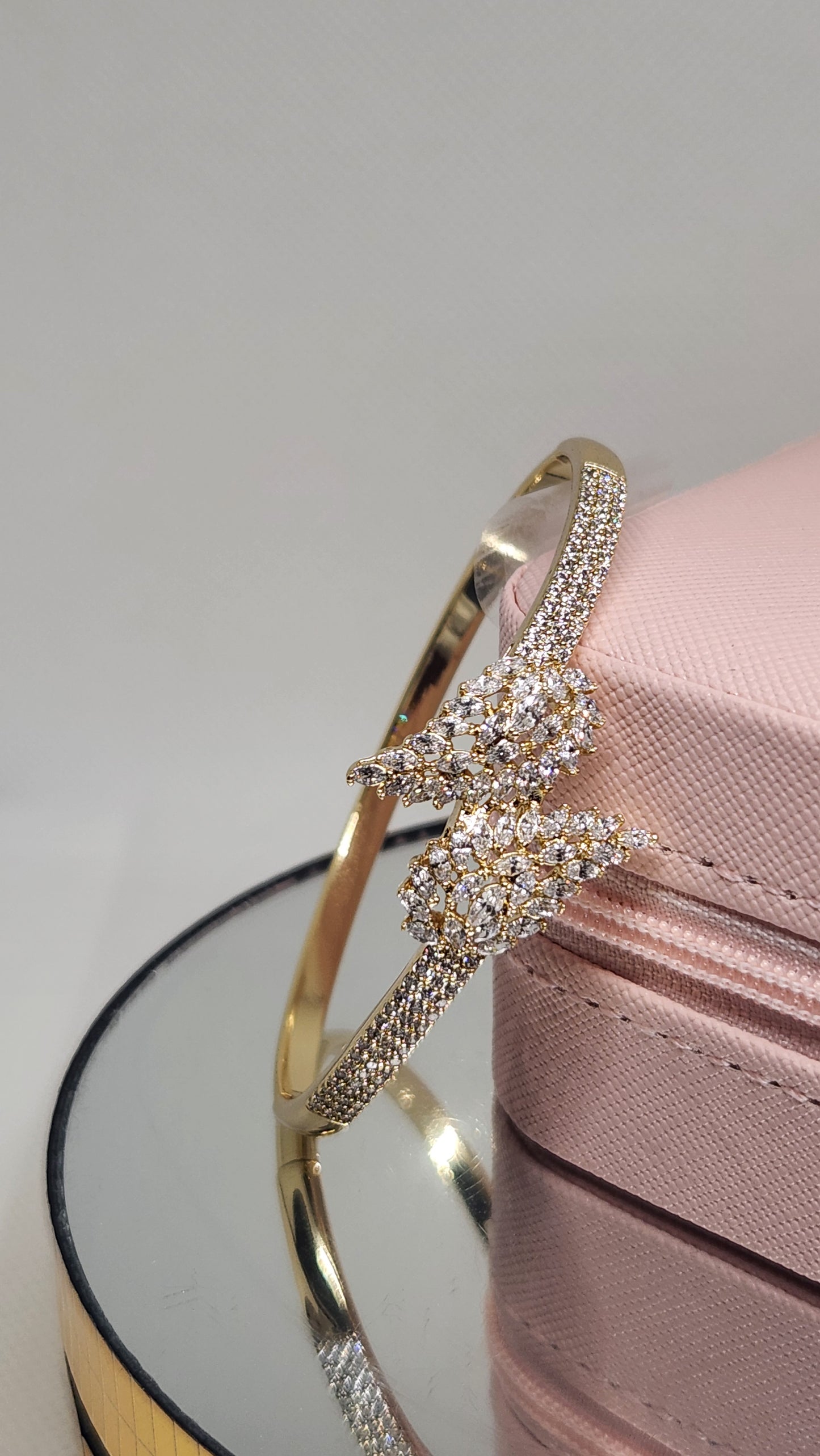 Bangles con diseño de hojitas