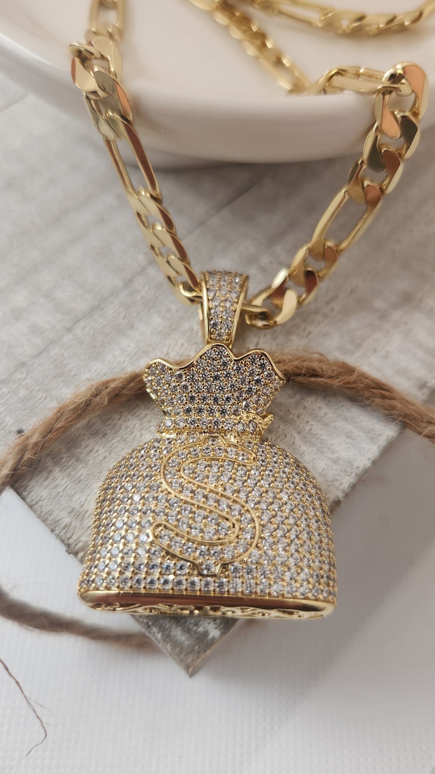 Cadena diseño Figaro con colgante bolsa de simbolo $