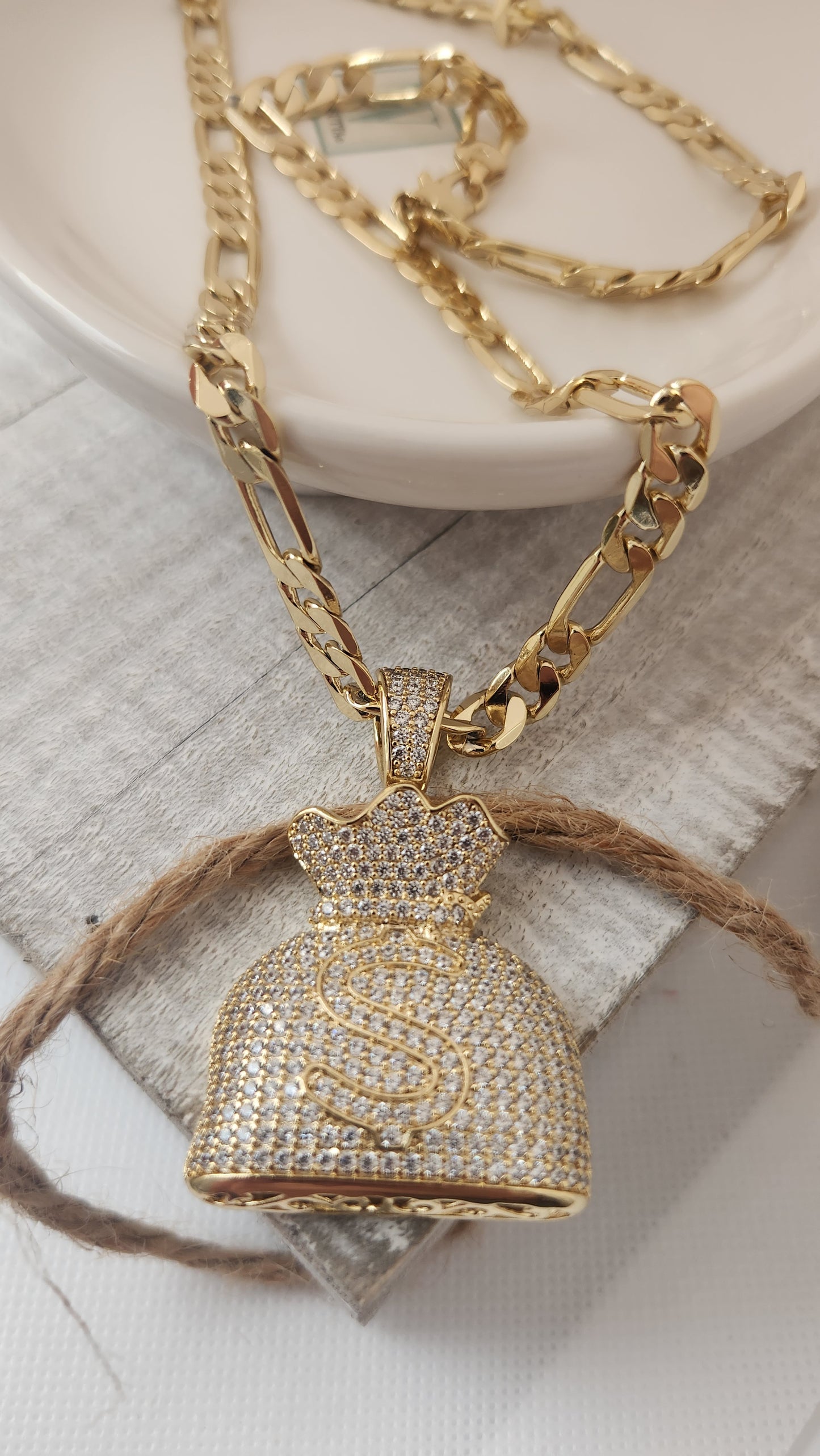 Cadena diseño Figaro con colgante bolsa de simbolo $