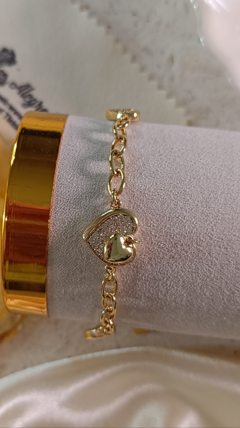 Pulsera con corazones