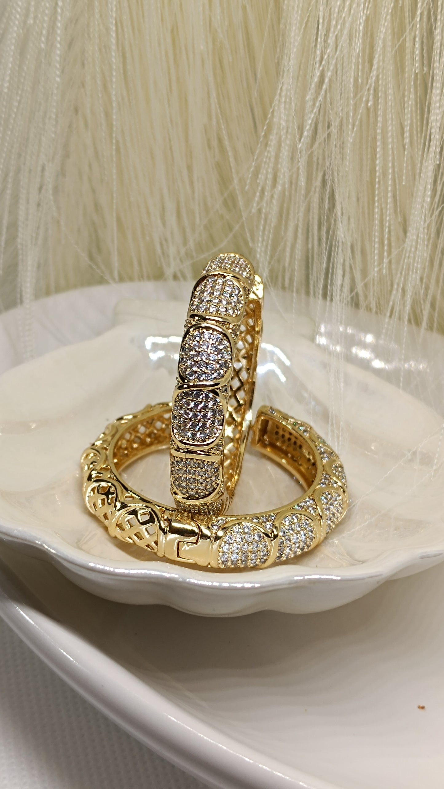 Argollas grandes lujosas y elegantes
