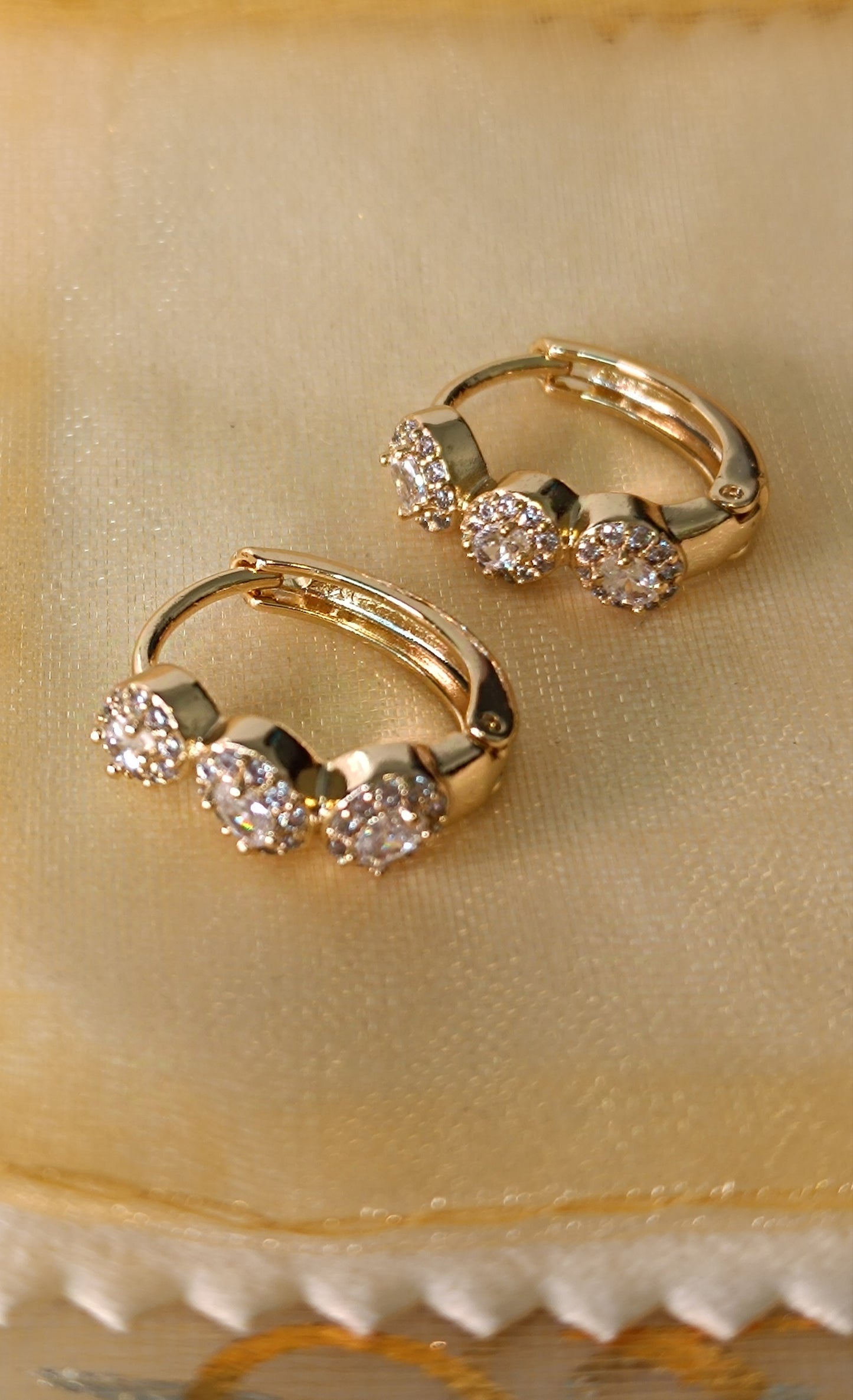 Argollas medianías con zirconias