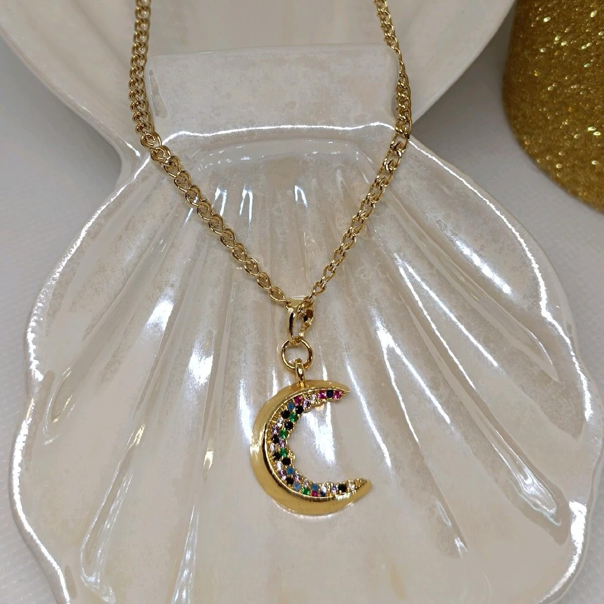 Cadenas con colgantes en colores diseños de luna, hongo, copa y estrella