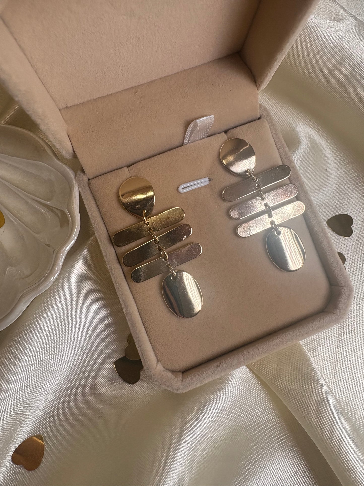 Aretes colgantes en dorado