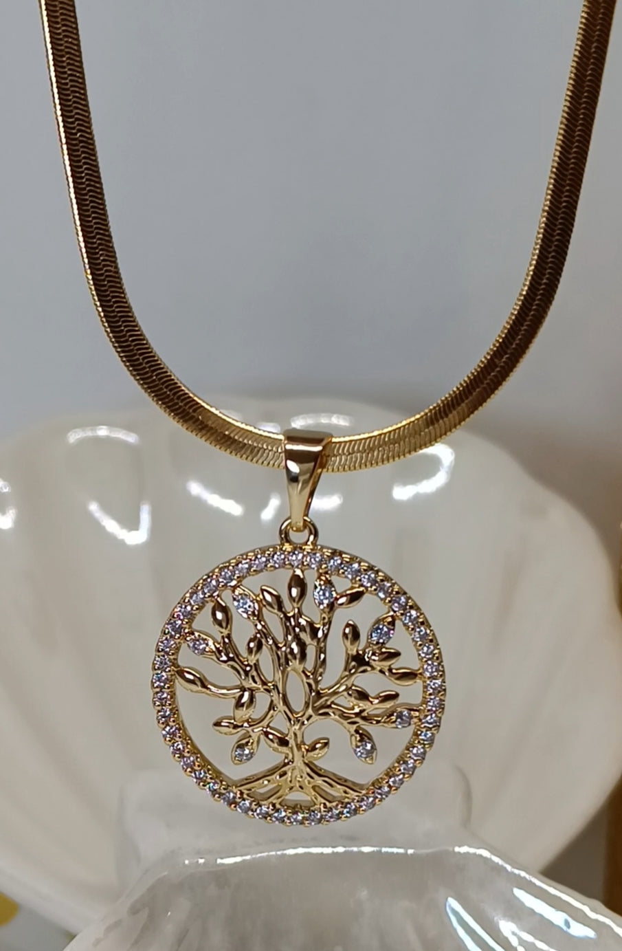 Cadena con colgante de árbol de la vida