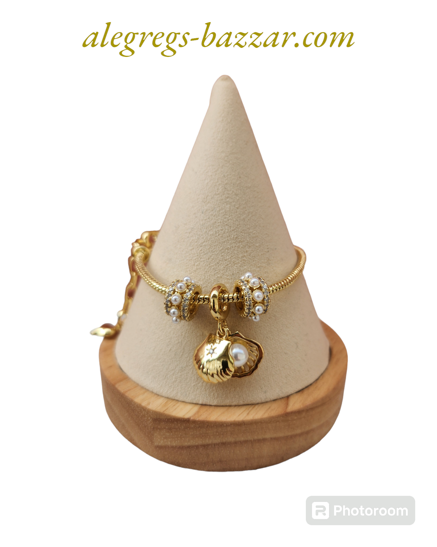 Pulsera diseño pandora y charms, color 14k, size 7 ajustable hasta size 8
