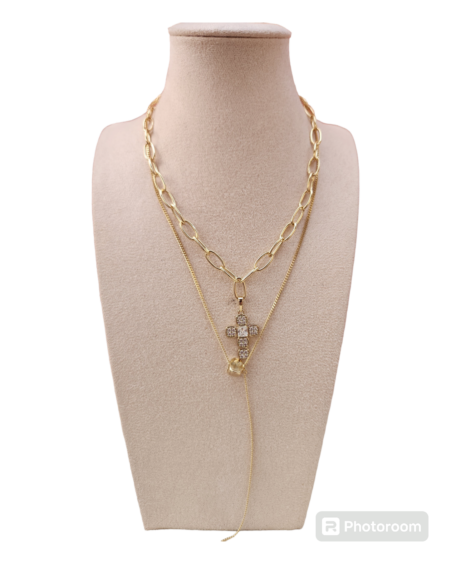 Collar o cadena dobles en diferentes diseños: con cesta, amuleto y cadena colgante