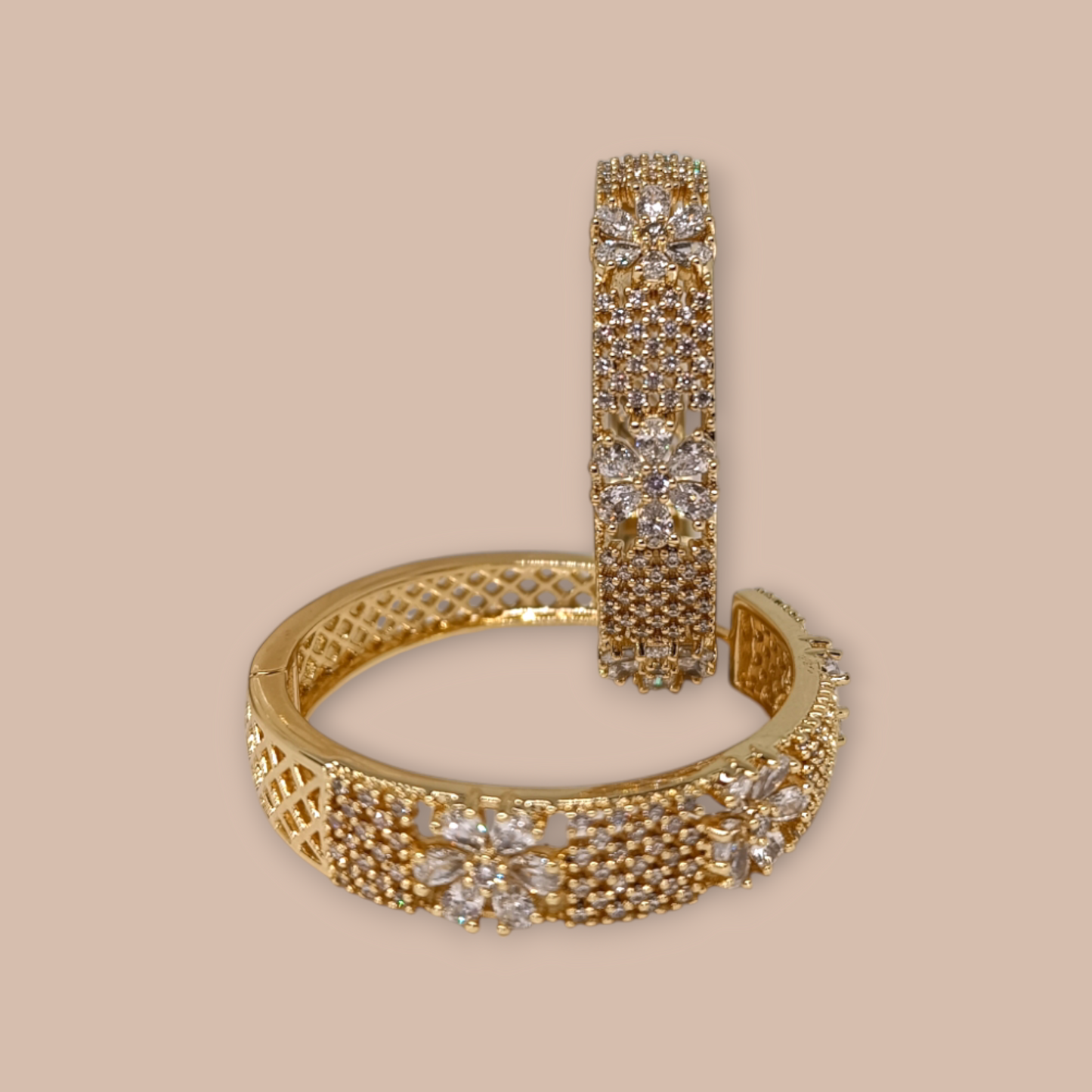 Argollas con zirconias en forma de flores