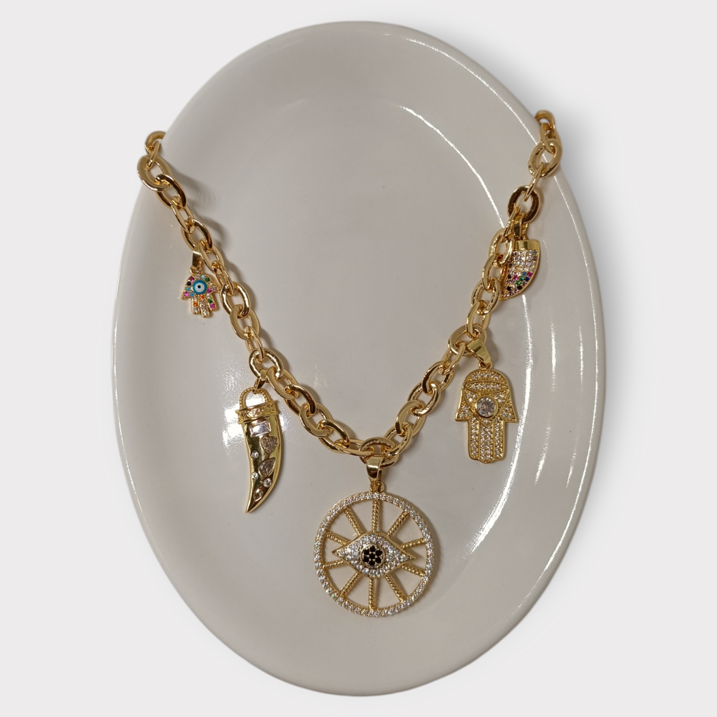 Collar con varios colgantes para la buena "Suerte"