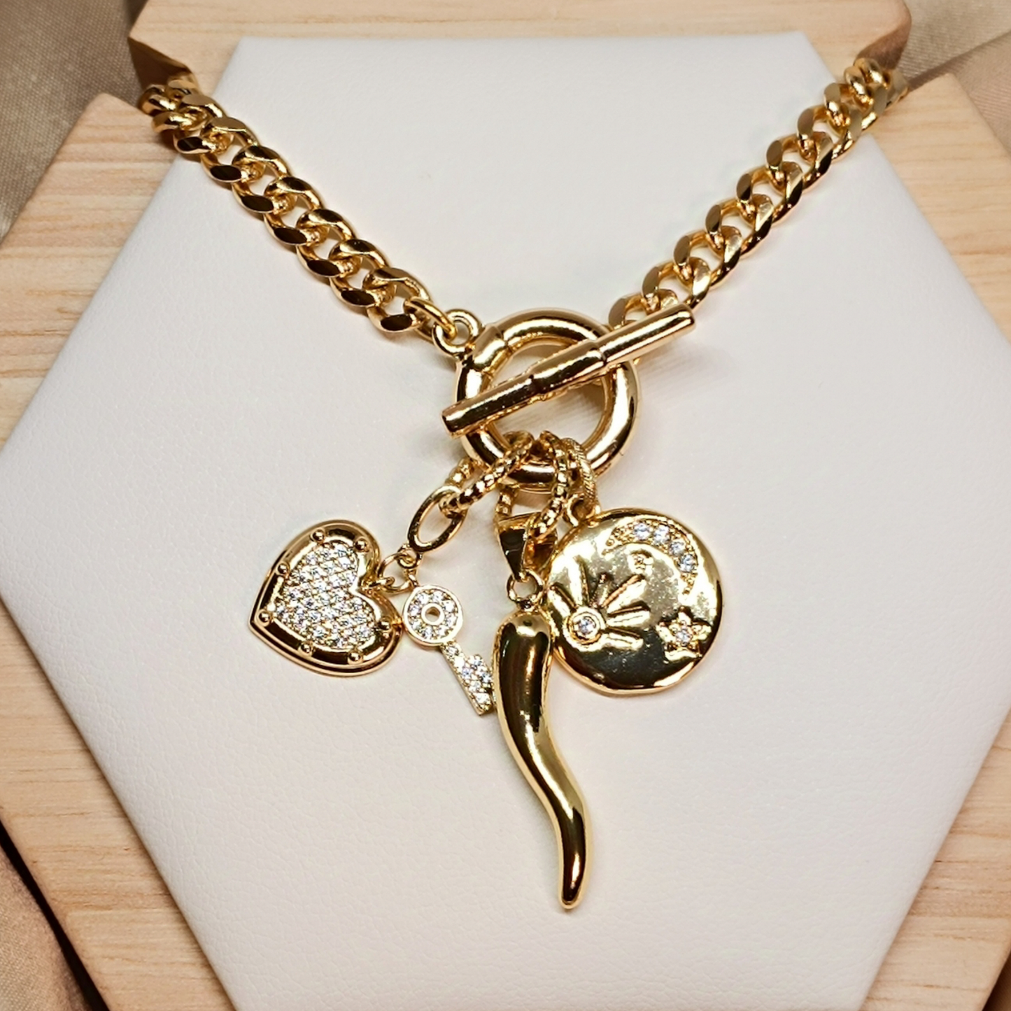 Cadena con colgante de tres piezas