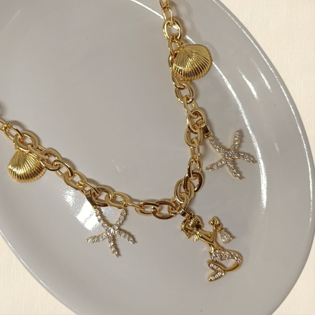 Collar con varios colgantes de diseño mar y "Sirena"