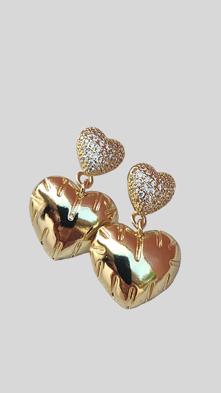 Aretes en diseños de corazón doble