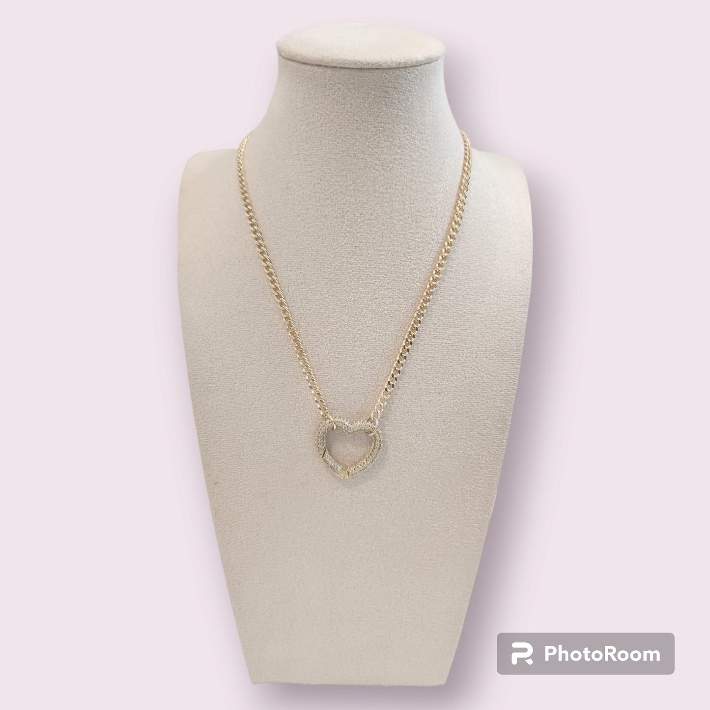 Cadena cubana sencilla con dije de corazón abierto