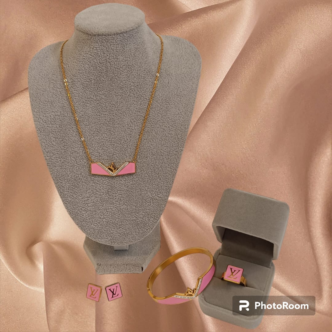Set inspirado Lv de cadena, aretes, bangle y anillo