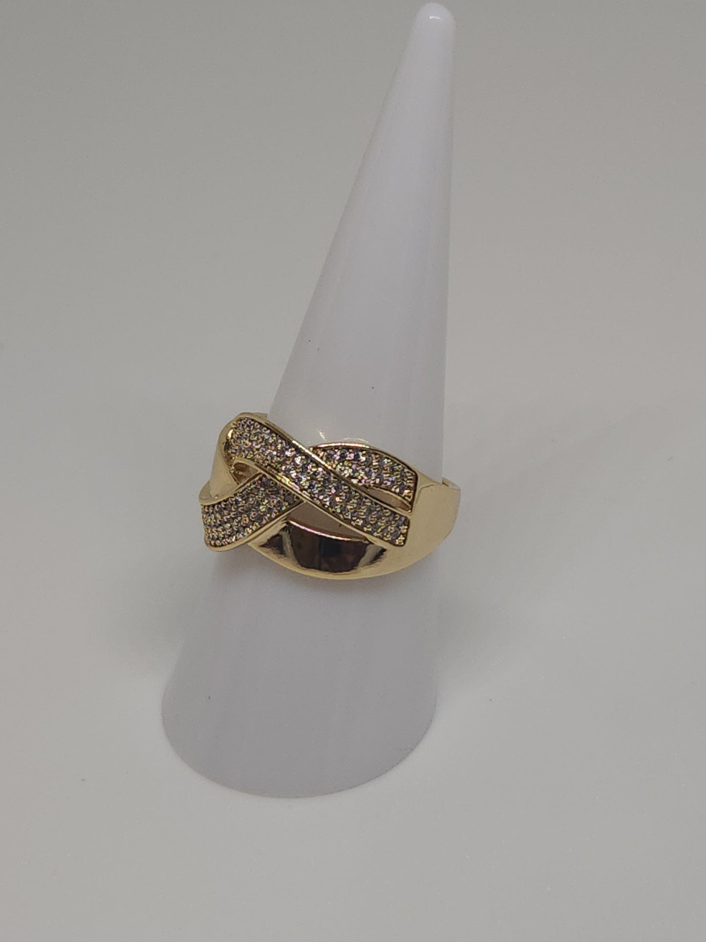 Anillo grande trenzado con zirconitas blancas