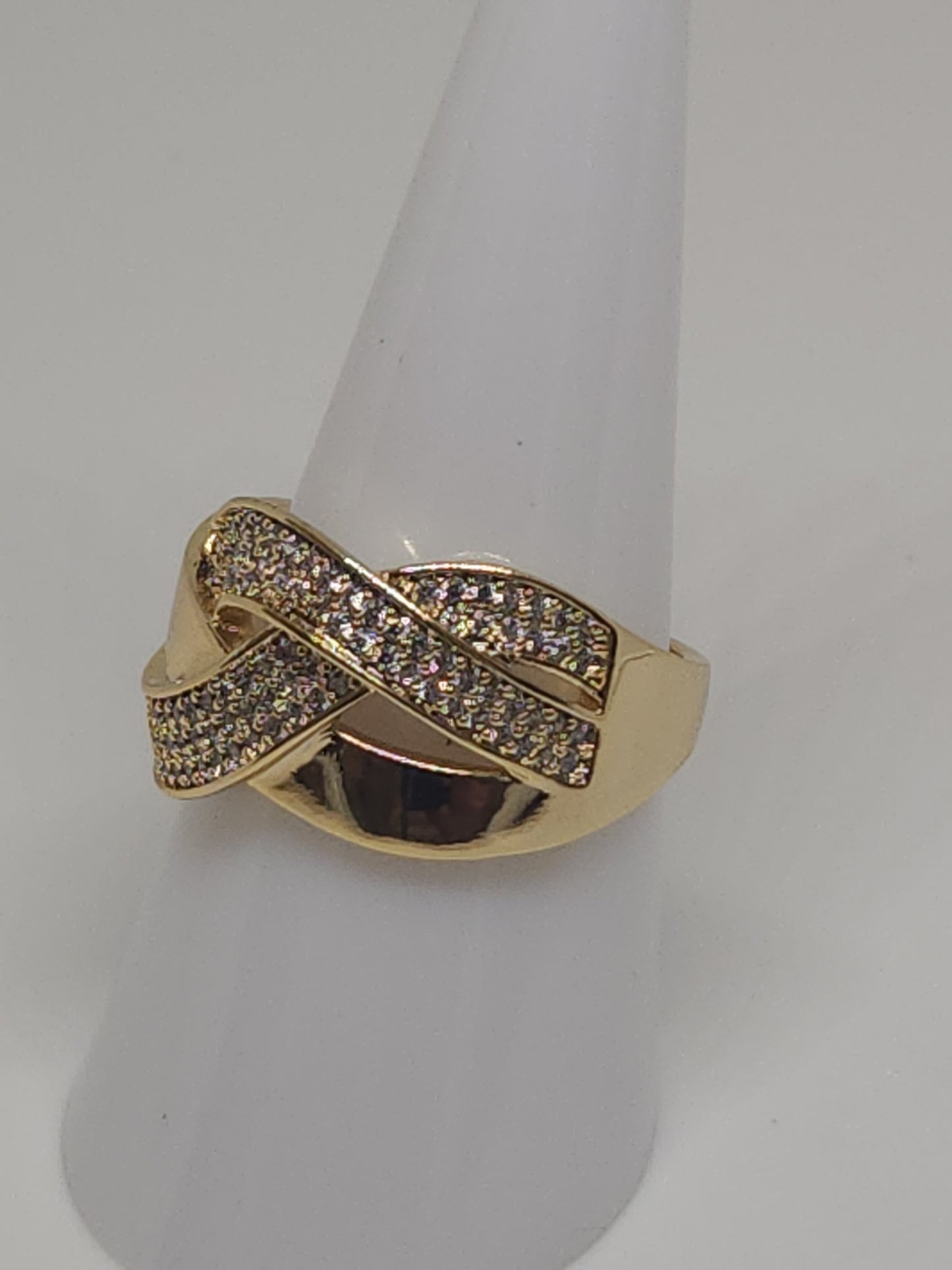 Anillo grande trenzado con zirconitas blancas