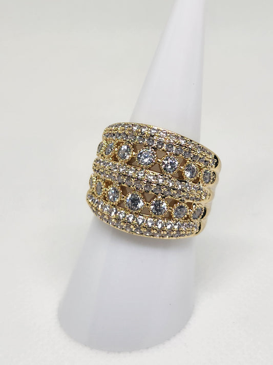 Anillo ancho elegante con zirconias