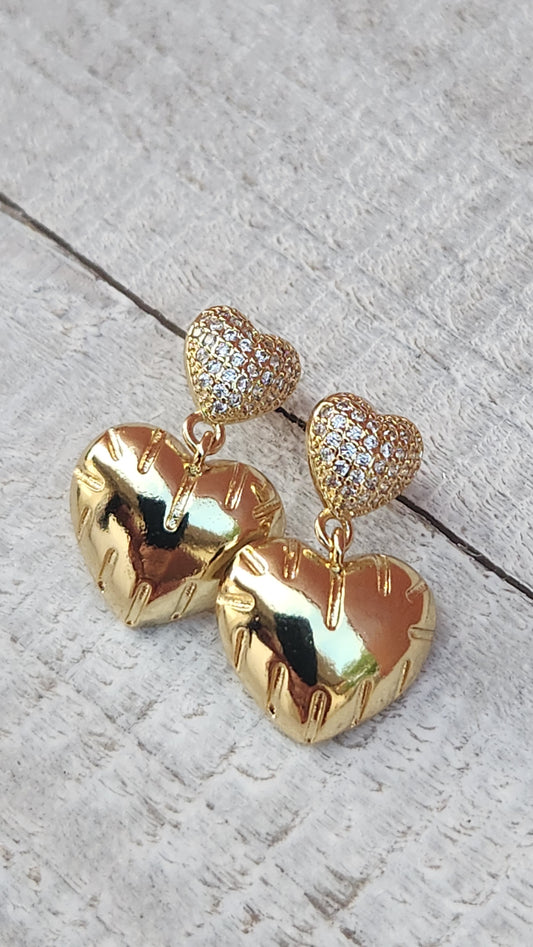 Aretes en diseños de corazón doble