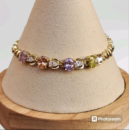 Pulsera dorada con zirconias en colores pasteles