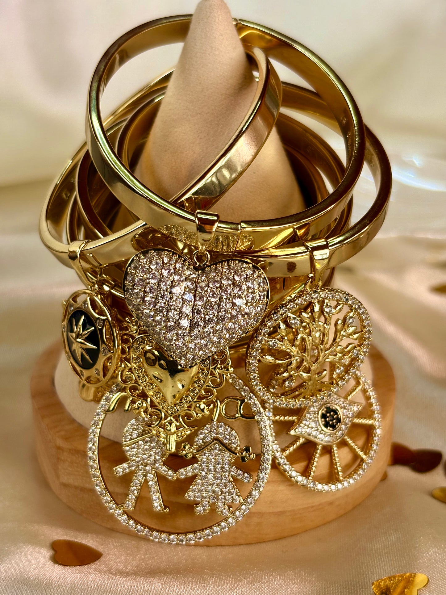 Sets de pulseras con colgantes variados size 7 in