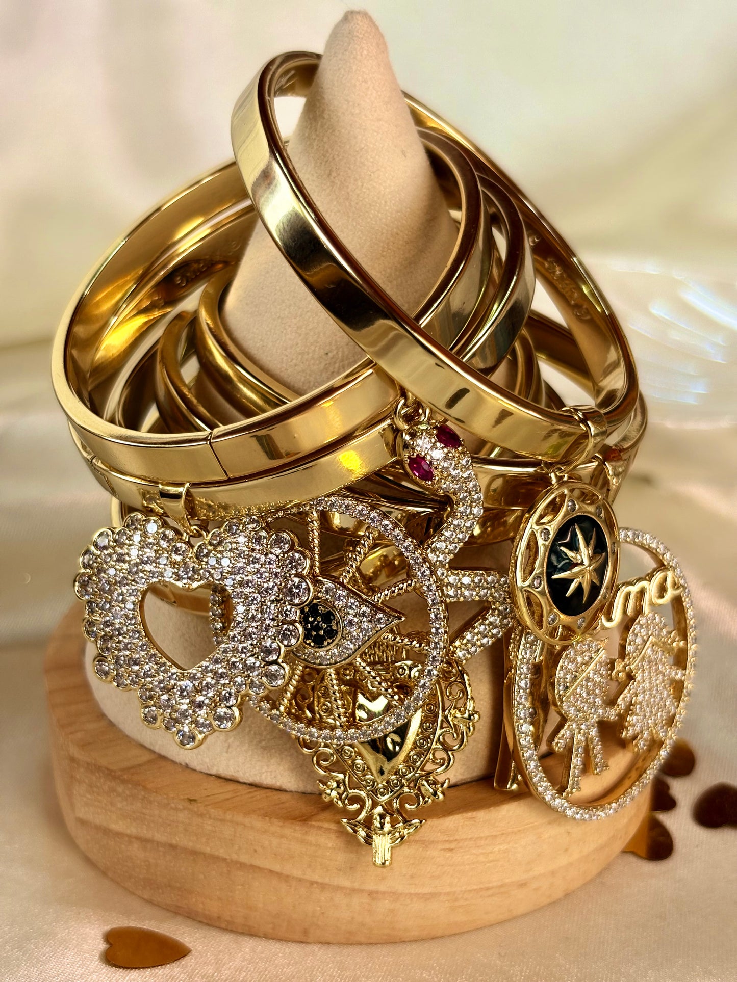 Sets de pulseras con colgantes variados size 7 in