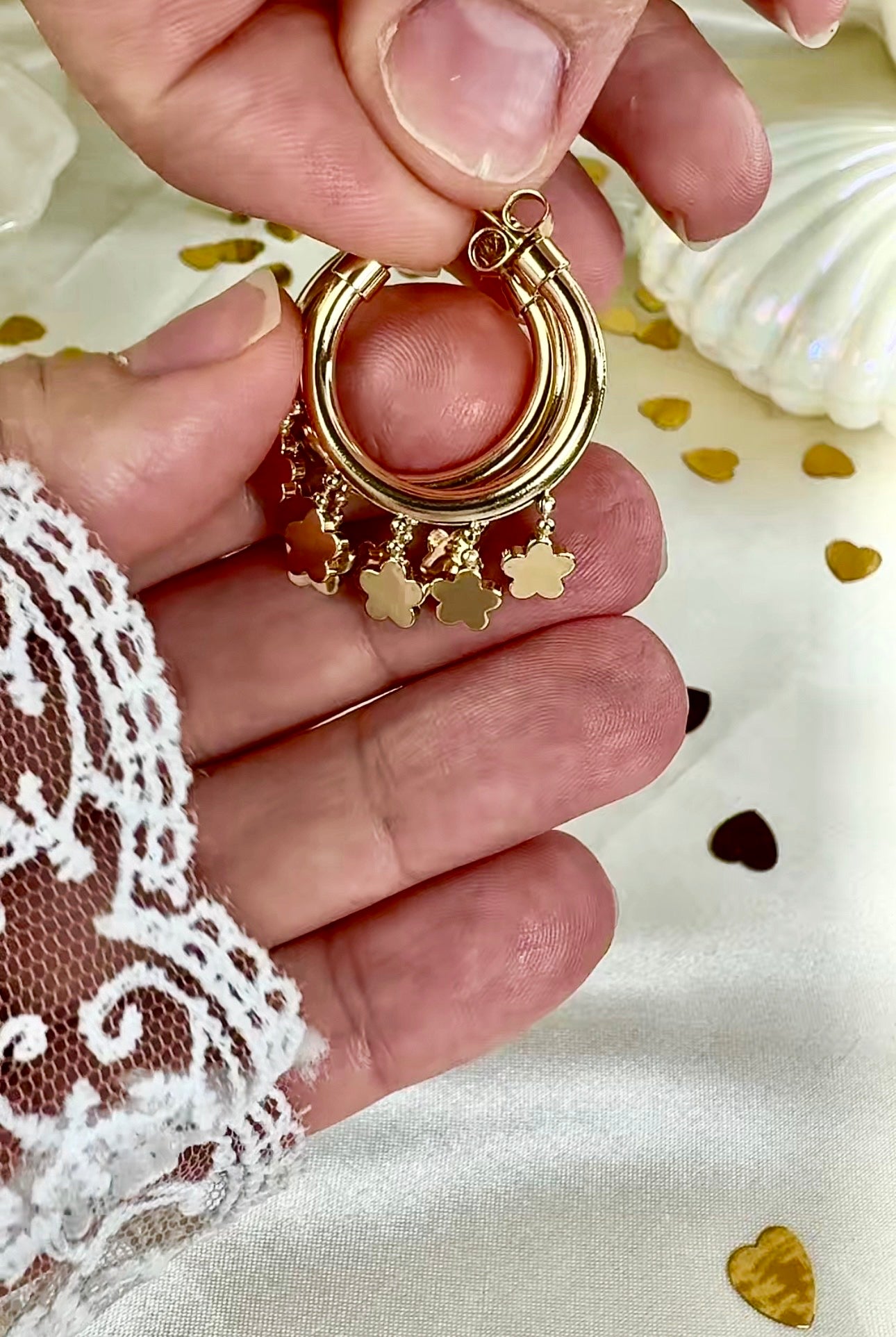 Argollas con colgantes