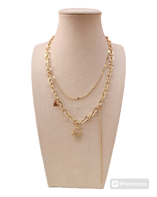 Collar o cadena dobles en diferentes diseños: con cesta, amuleto y cadena colgante
